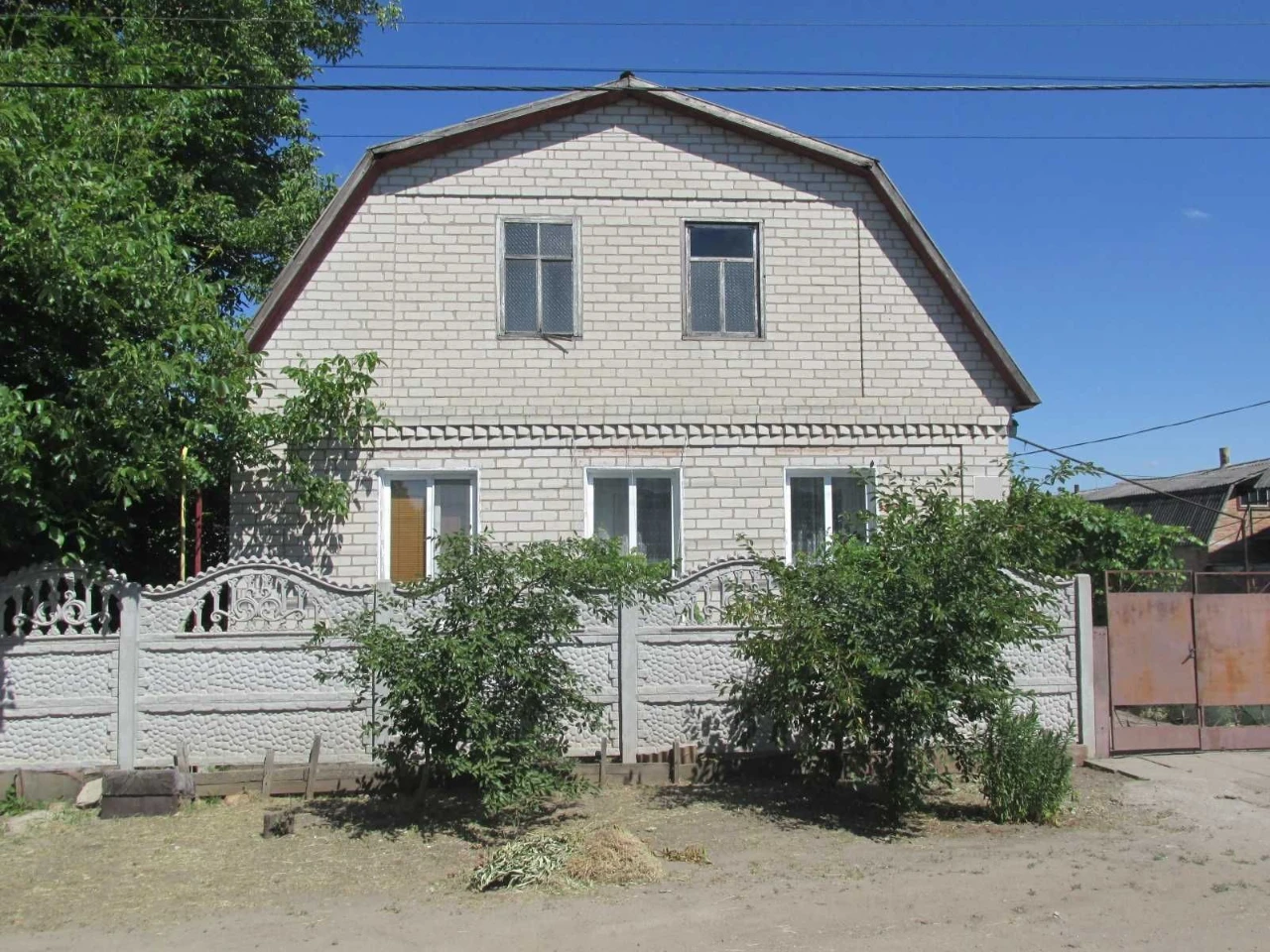 Продам цегляний будинок по вул. Миколаївській (Жовтневий р-н