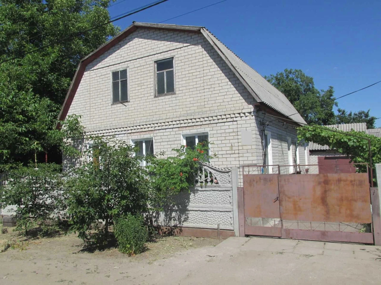 Продам цегляний будинок по вул. Миколаївській (Жовтневий р-н