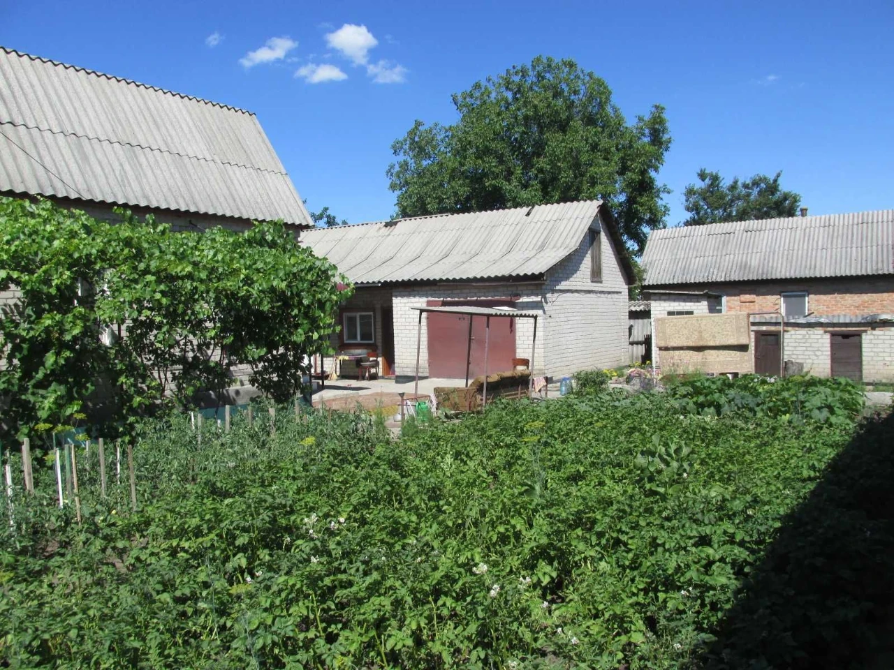 Продам цегляний будинок по вул. Миколаївській (Жовтневий р-н