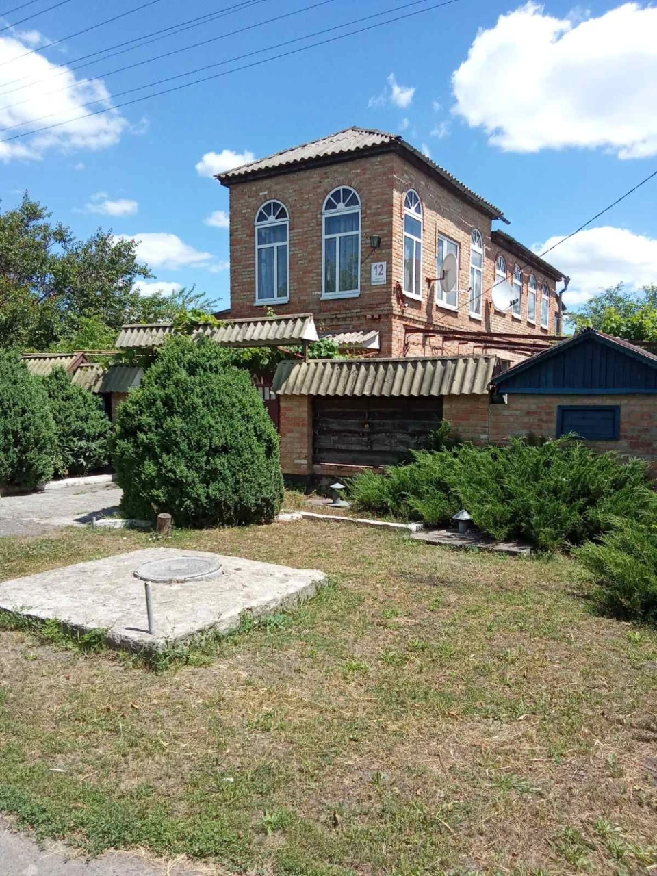 Продається двоповерховий будинок