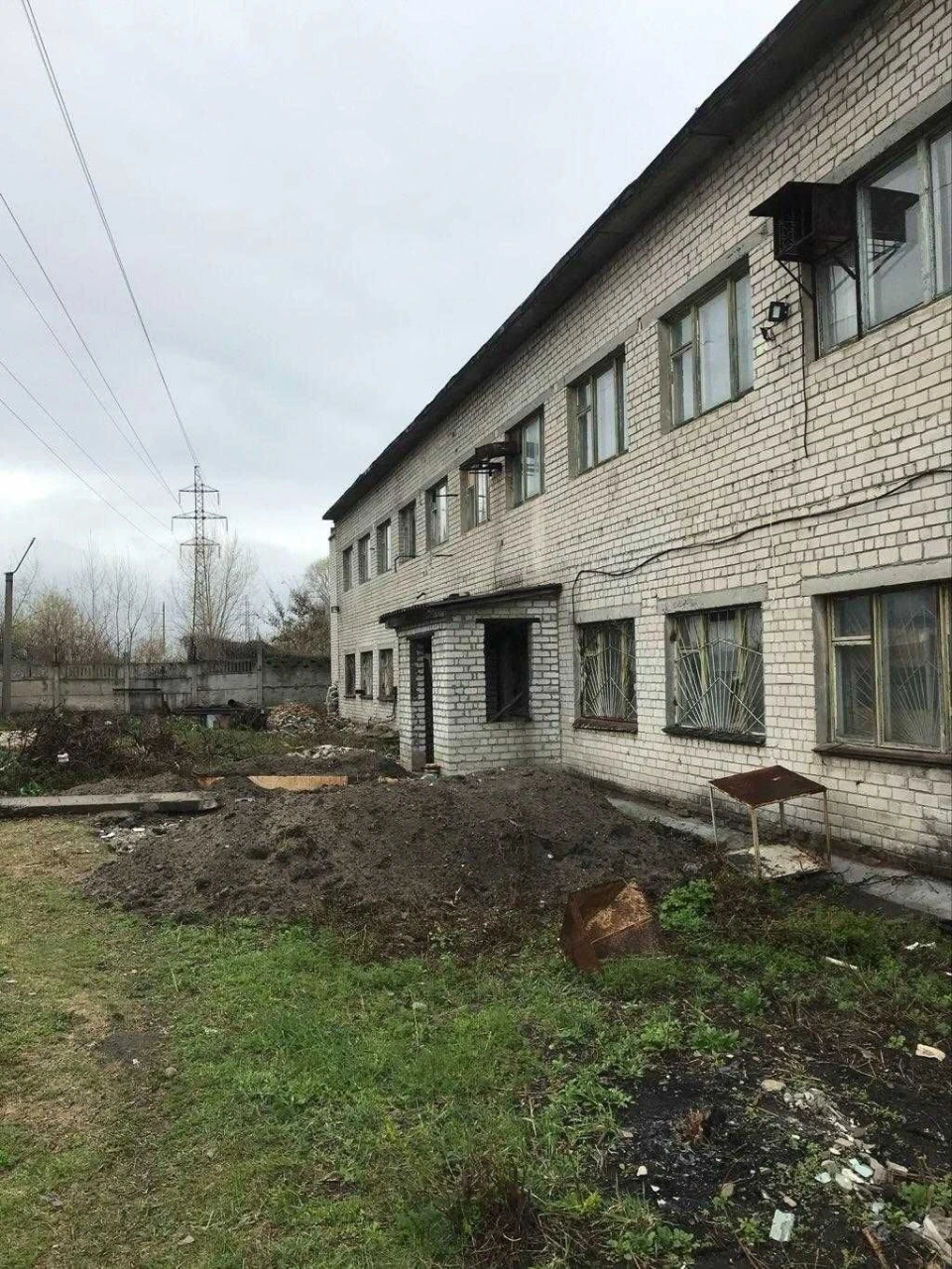 Виробнича  2-х поверхова будівля. Висота стелі 3.5 метри. Пр