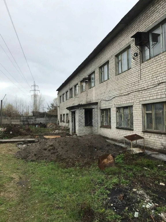 Виробнича  2-х поверхова будівля. Висота стелі 3.5 метри. Пр