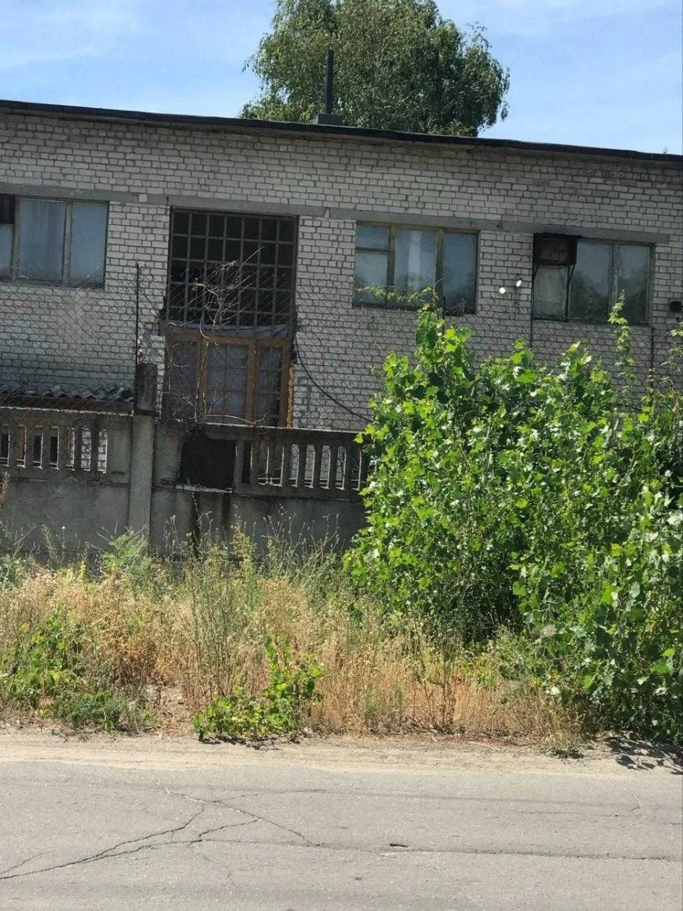Виробнича  2-х поверхова будівля. Висота стелі 3.5 метри. Пр