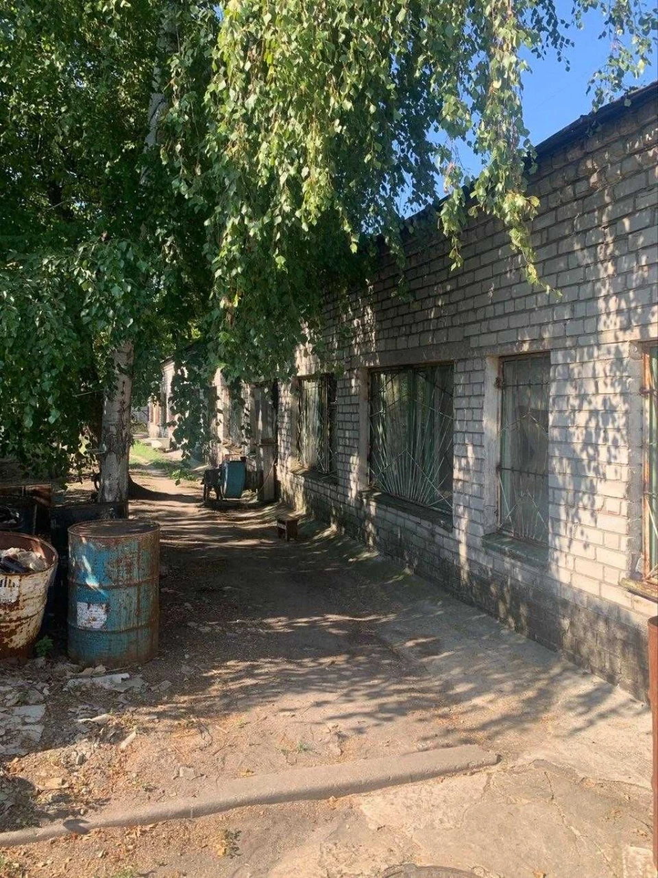 Виробнича  2-х поверхова будівля. Висота стелі 3.5 метри. Пр