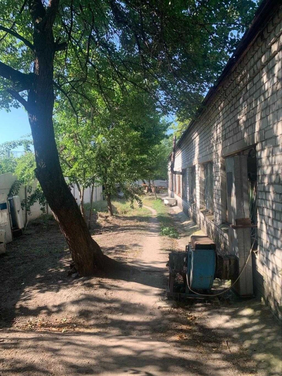 Виробнича  2-х поверхова будівля. Висота стелі 3.5 метри. Пр