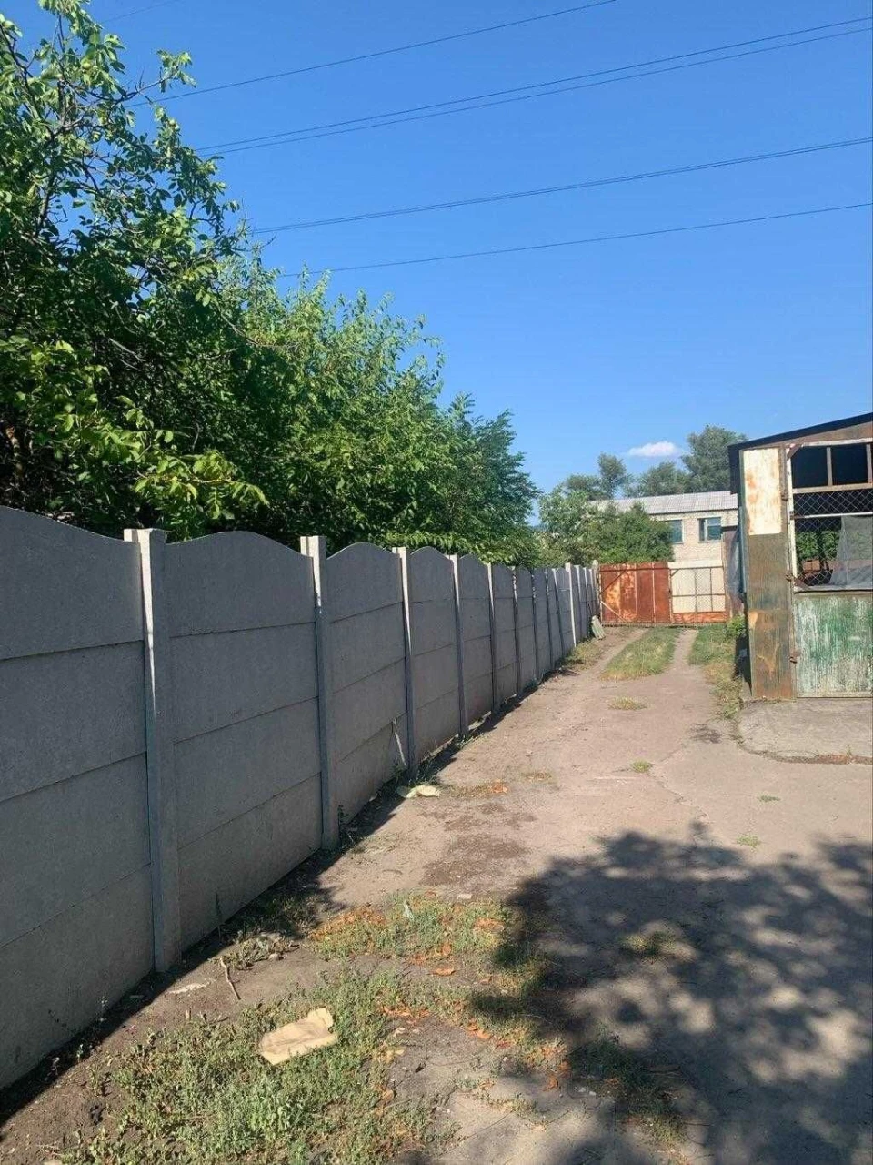 Виробнича  2-х поверхова будівля. Висота стелі 3.5 метри. Пр
