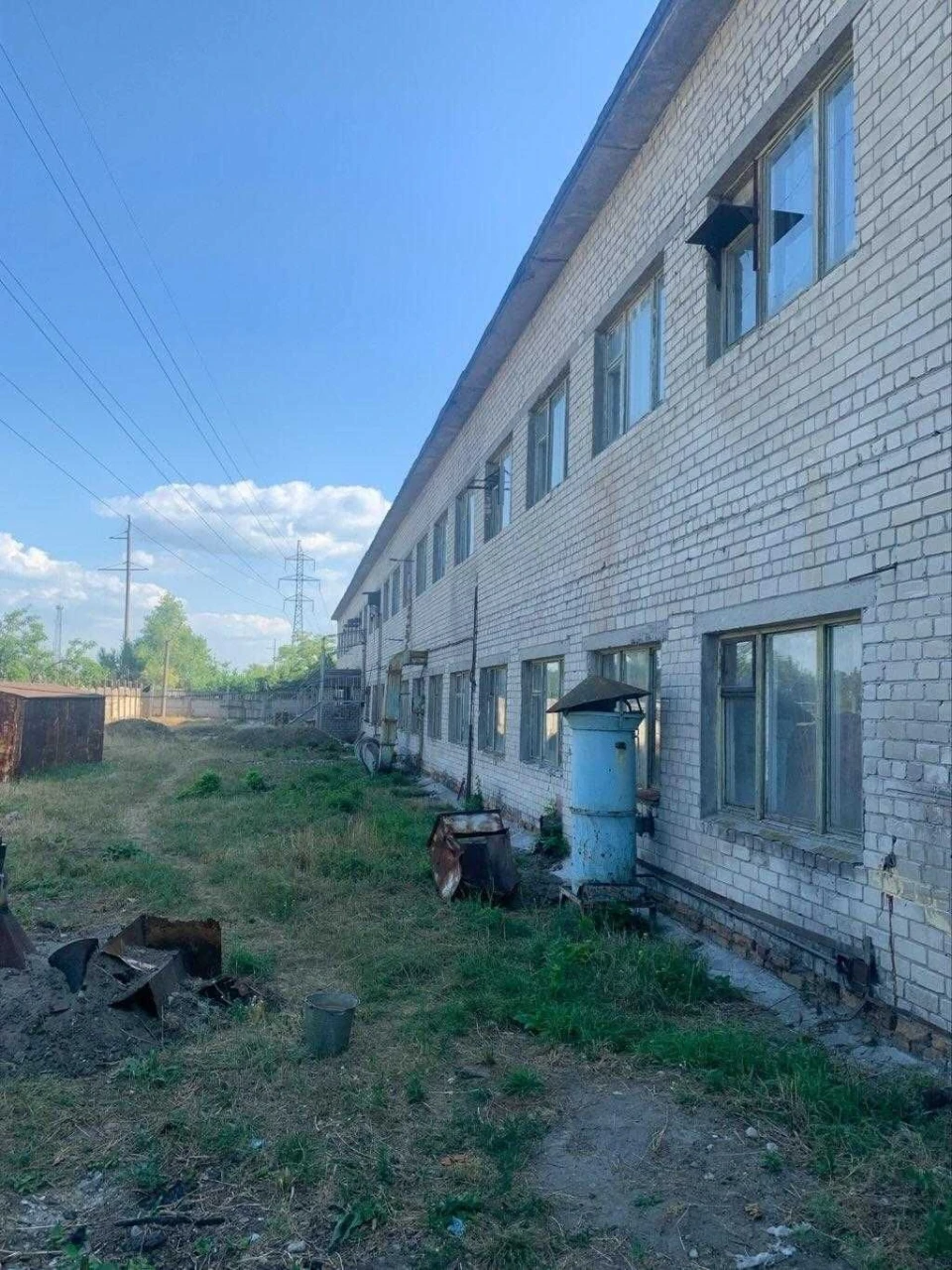 Виробнича  2-х поверхова будівля. Висота стелі 3.5 метри. Пр