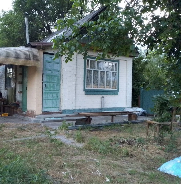 Продаються дві дачі поряд на Сади 2.  12 соток.