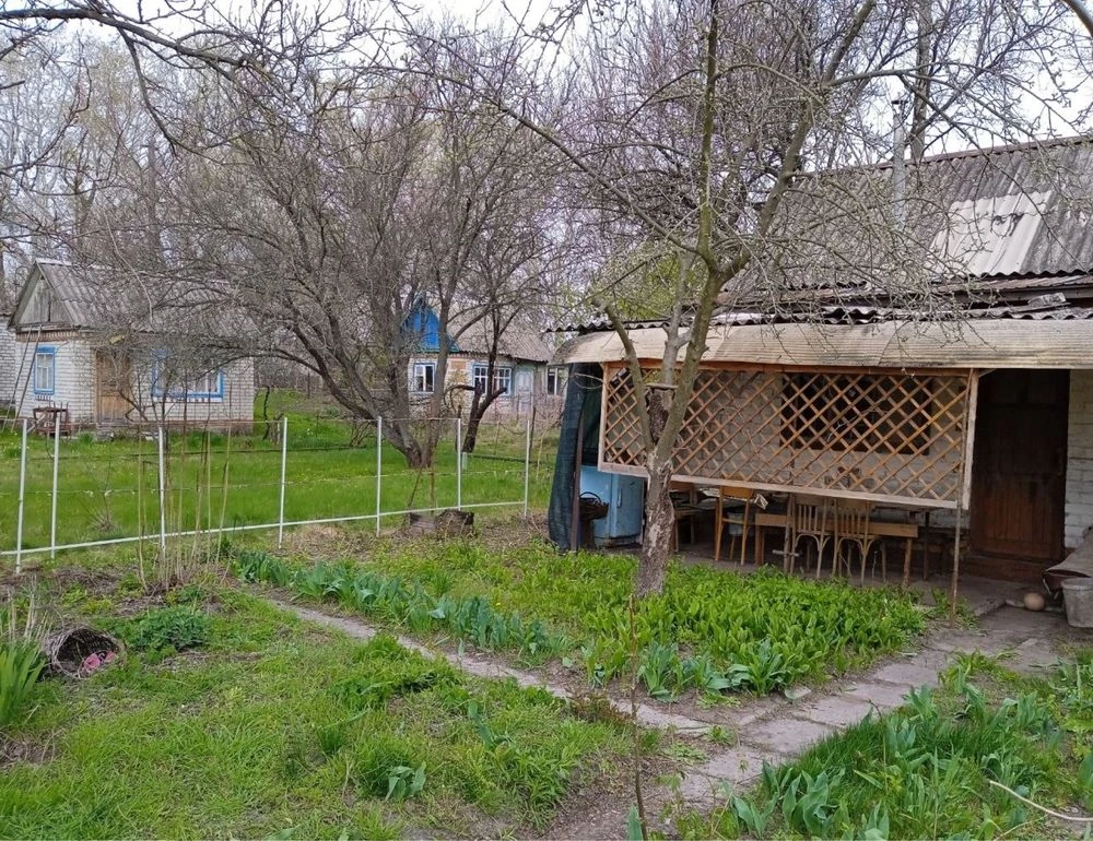Продаються дві дачі поряд на Сади 2.  12 соток.