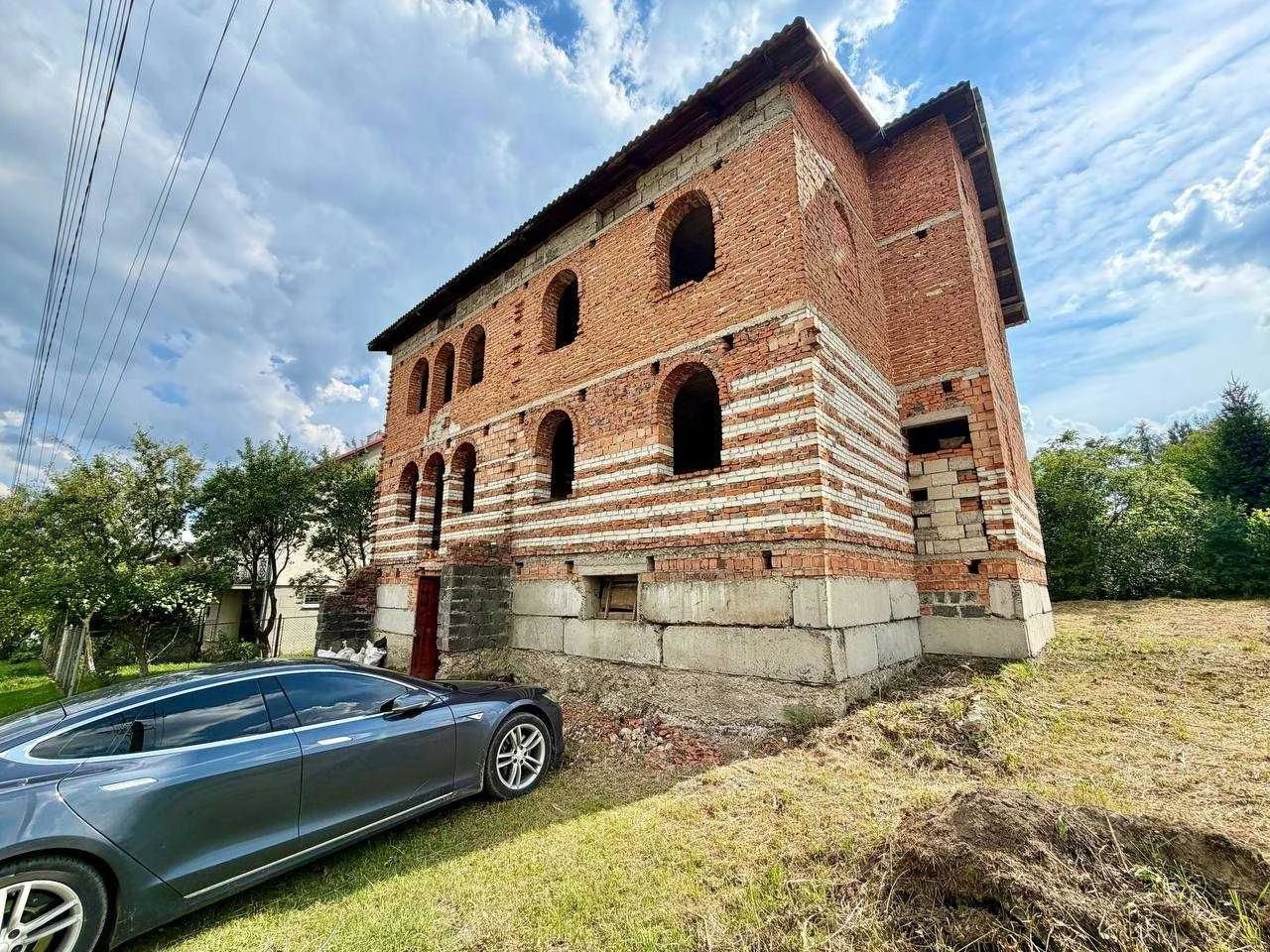 Продаж незавершеного будівництва (65% готовності) у м. Борис