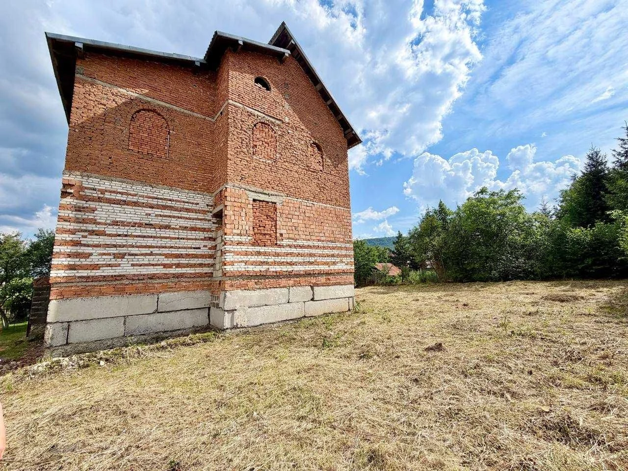 Продаж незавершеного будівництва (65% готовності) у м. Борис