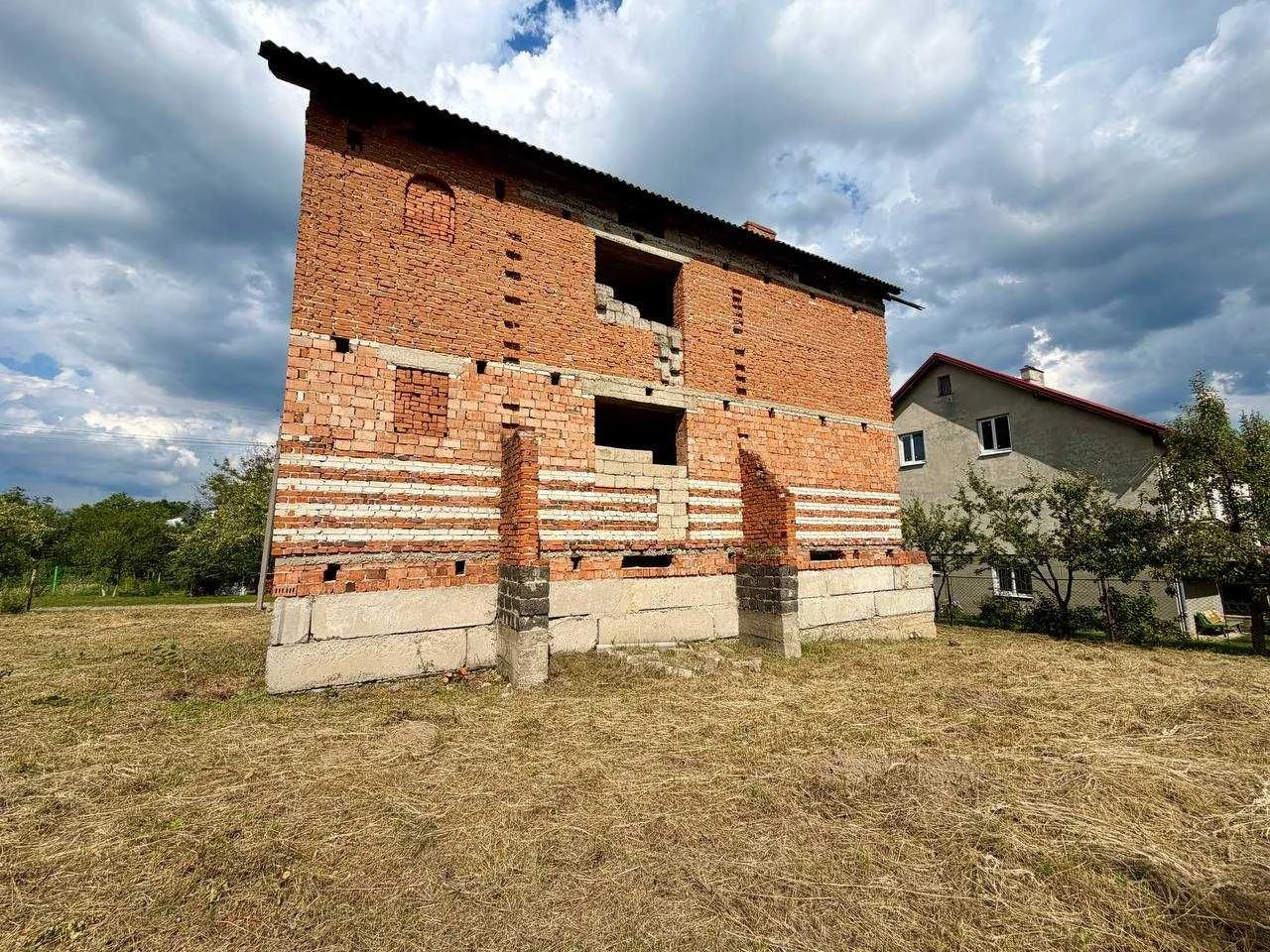 Продаж незавершеного будівництва (65% готовності) у м. Борис