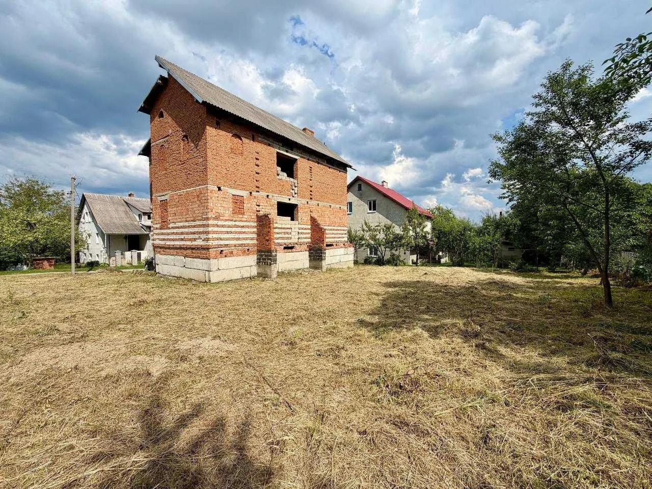 Продаж незавершеного будівництва (65% готовності) у м. Борис