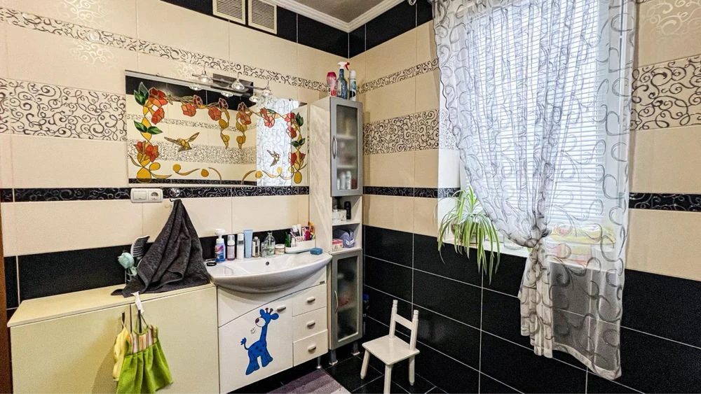 Продається просторий і затишний будинок у м. Борислав