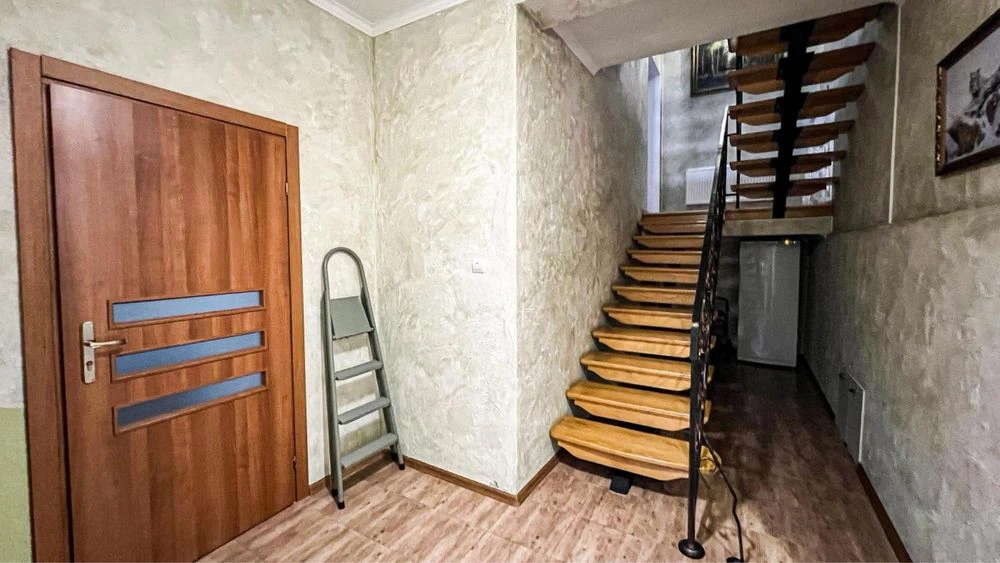 Продається просторий і затишний будинок у м. Борислав