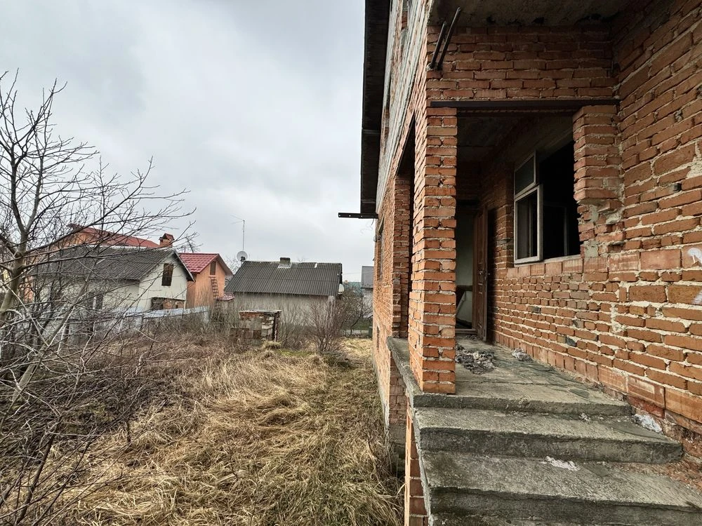 Продаж незавершеного будинку + земельна ділянка, у м. Борисл