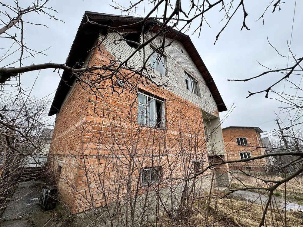 Продаж незавершеного будинку + земельна ділянка, у м. Борисл