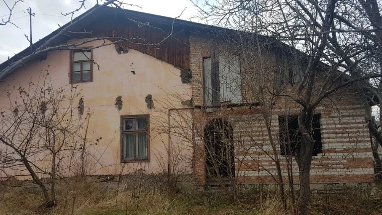 Половина будинку в центральній частині Борислава