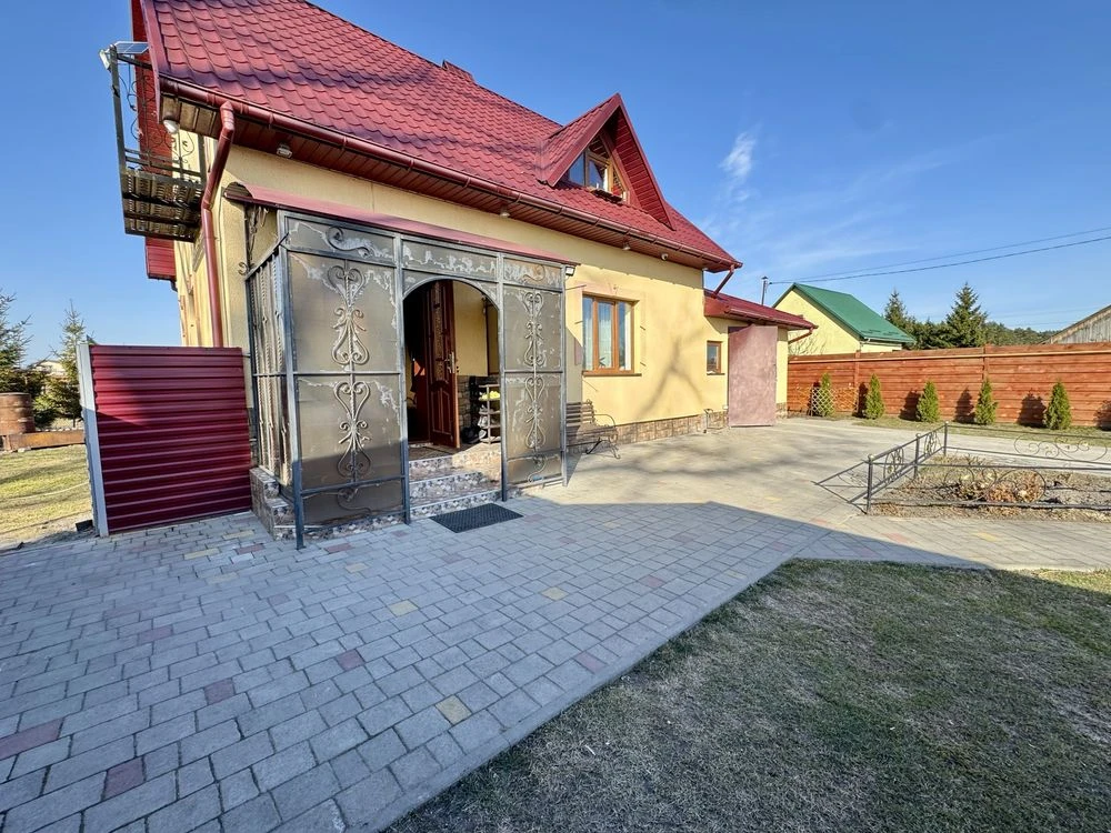 Продаж Котеджу Поруч Міста