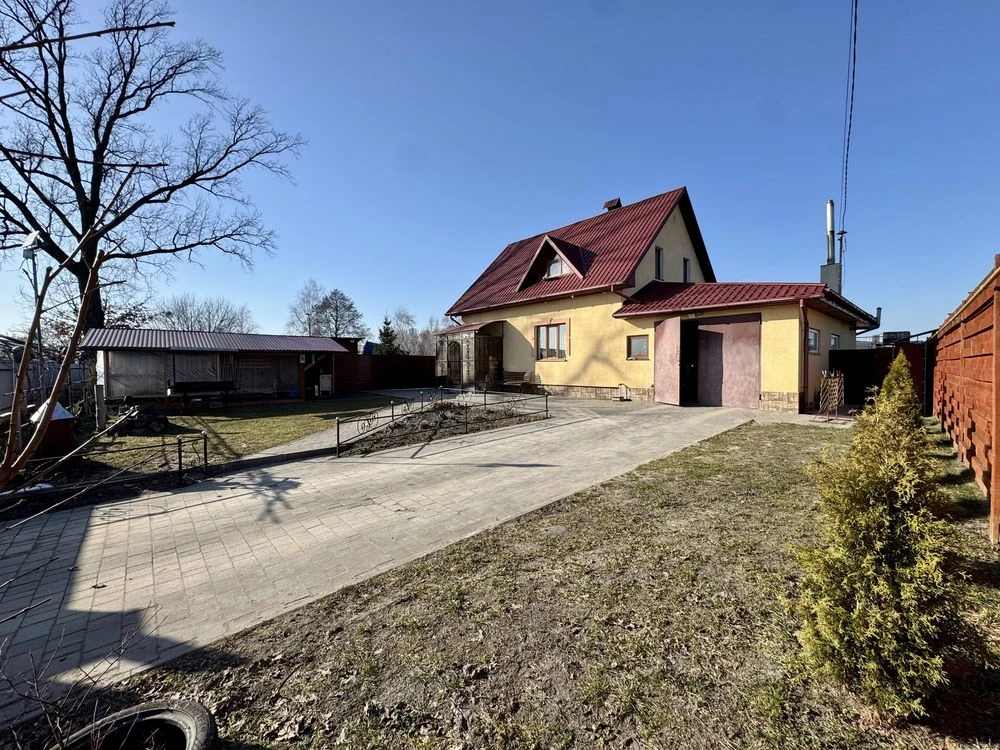 Продаж Котеджу Поруч Міста