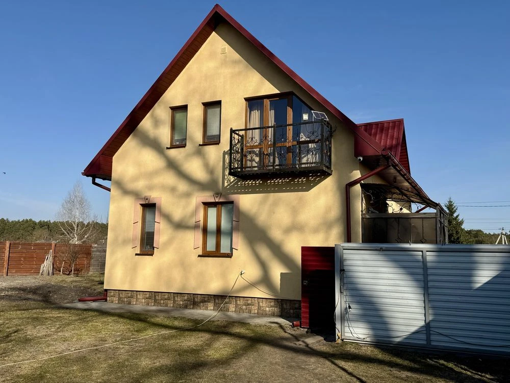 Продаж Котеджу Поруч Міста