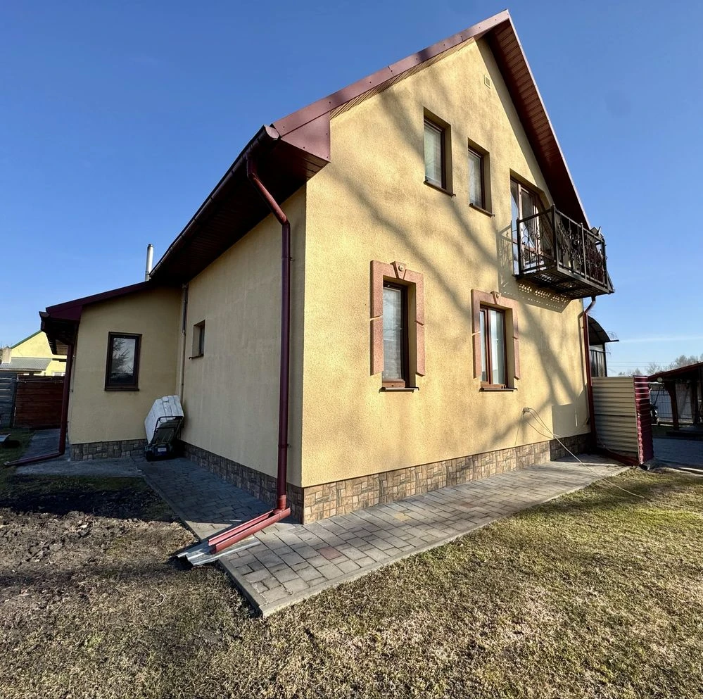 Продаж Котеджу Поруч Міста