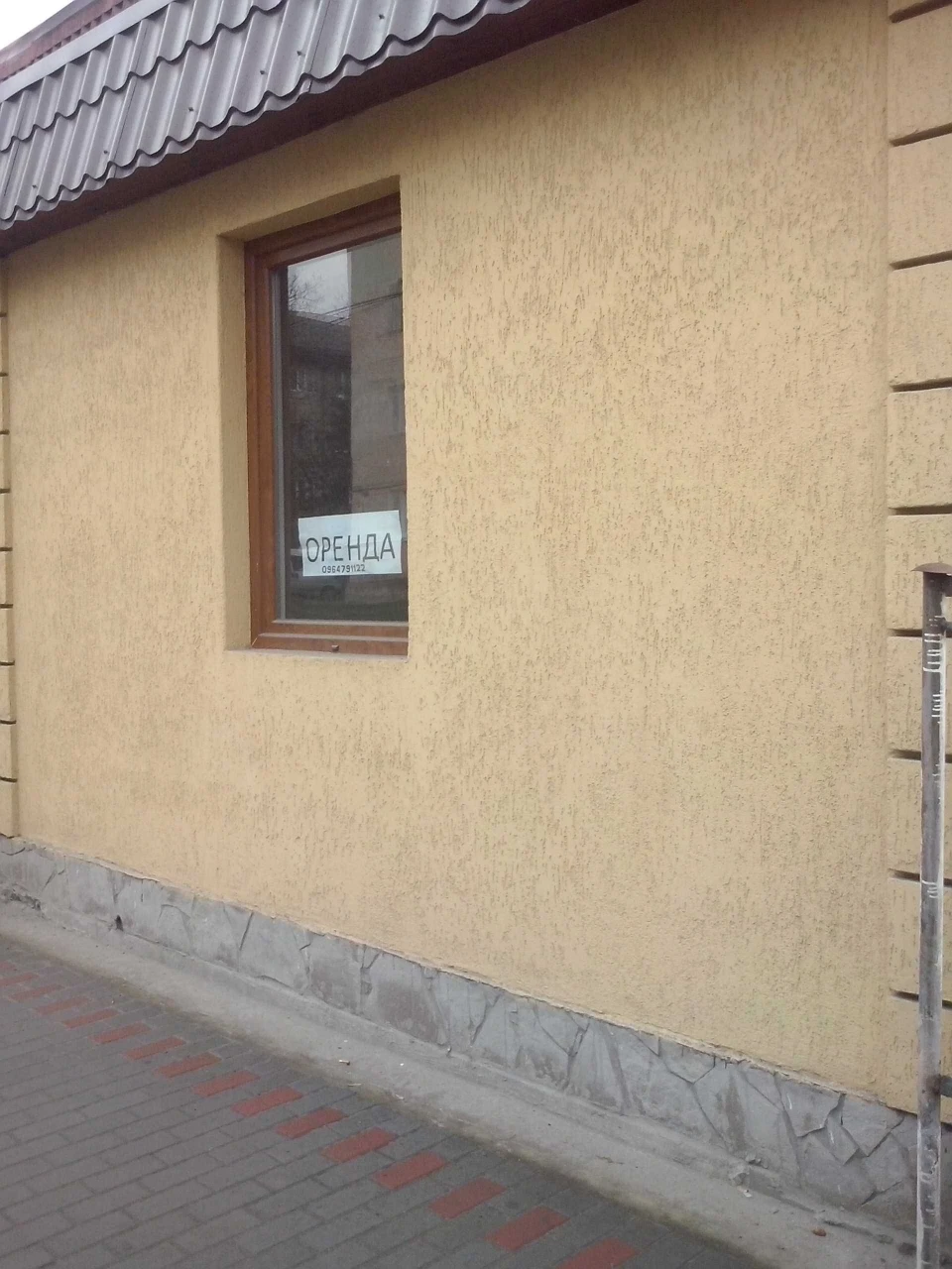 В центрі м.Броди,зі земельною ділянкою