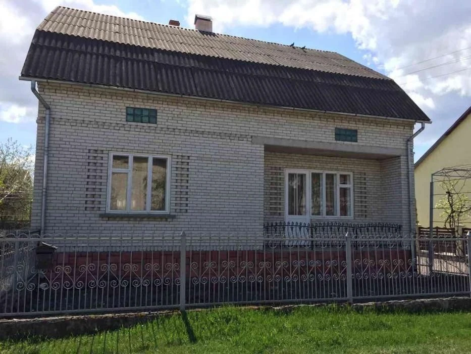 Продаж будинку у м. Броди. Площа 170 м.. Якісний ремонт. Цін