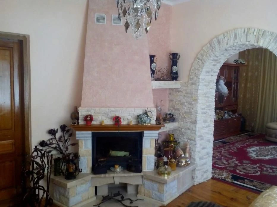 Продаж будинку у м. Броди. Площа 170 м.. Якісний ремонт. Цін