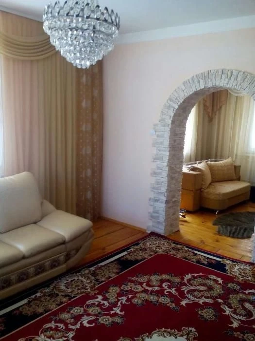 Продаж будинку у м. Броди. Площа 170 м.. Якісний ремонт. Цін