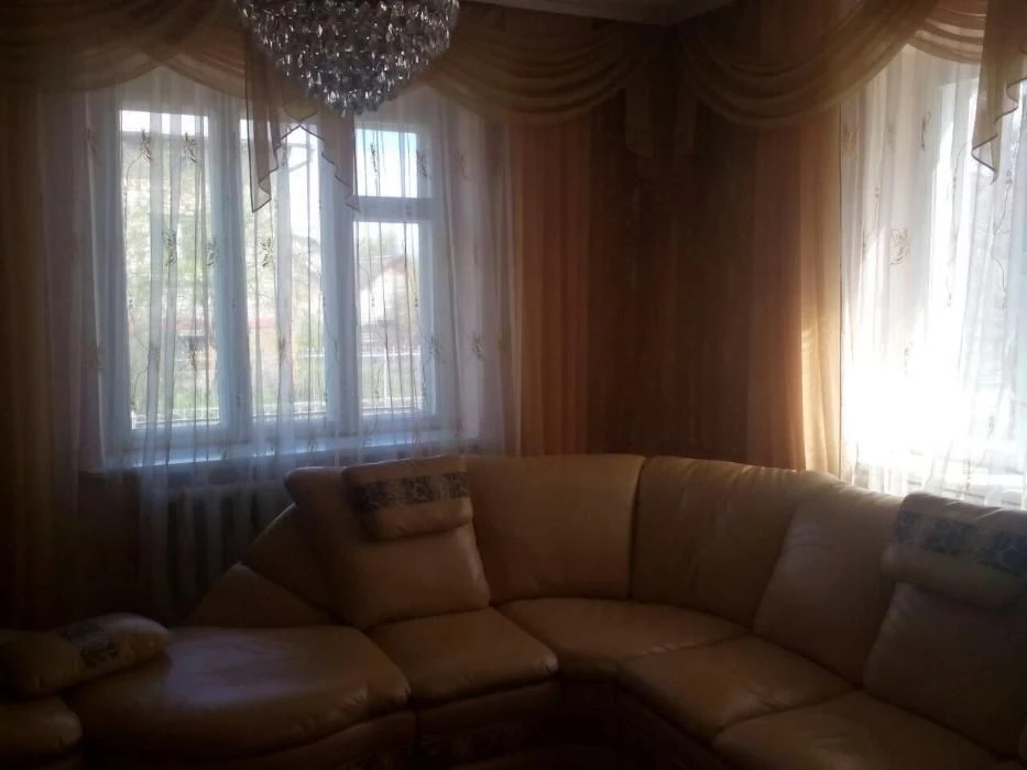 Продаж будинку у м. Броди. Площа 170 м.. Якісний ремонт. Цін