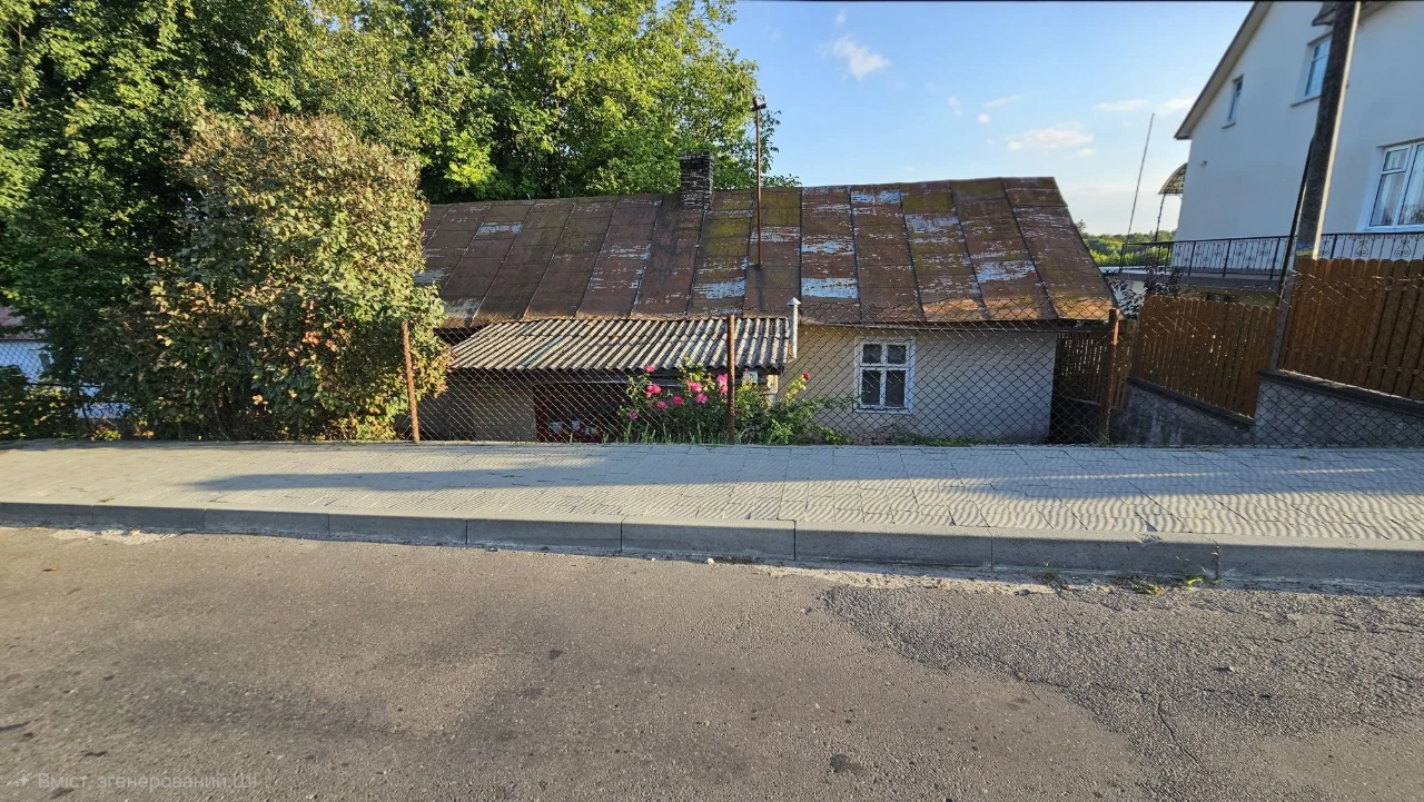 Житловий будинок, земельна ділянка
