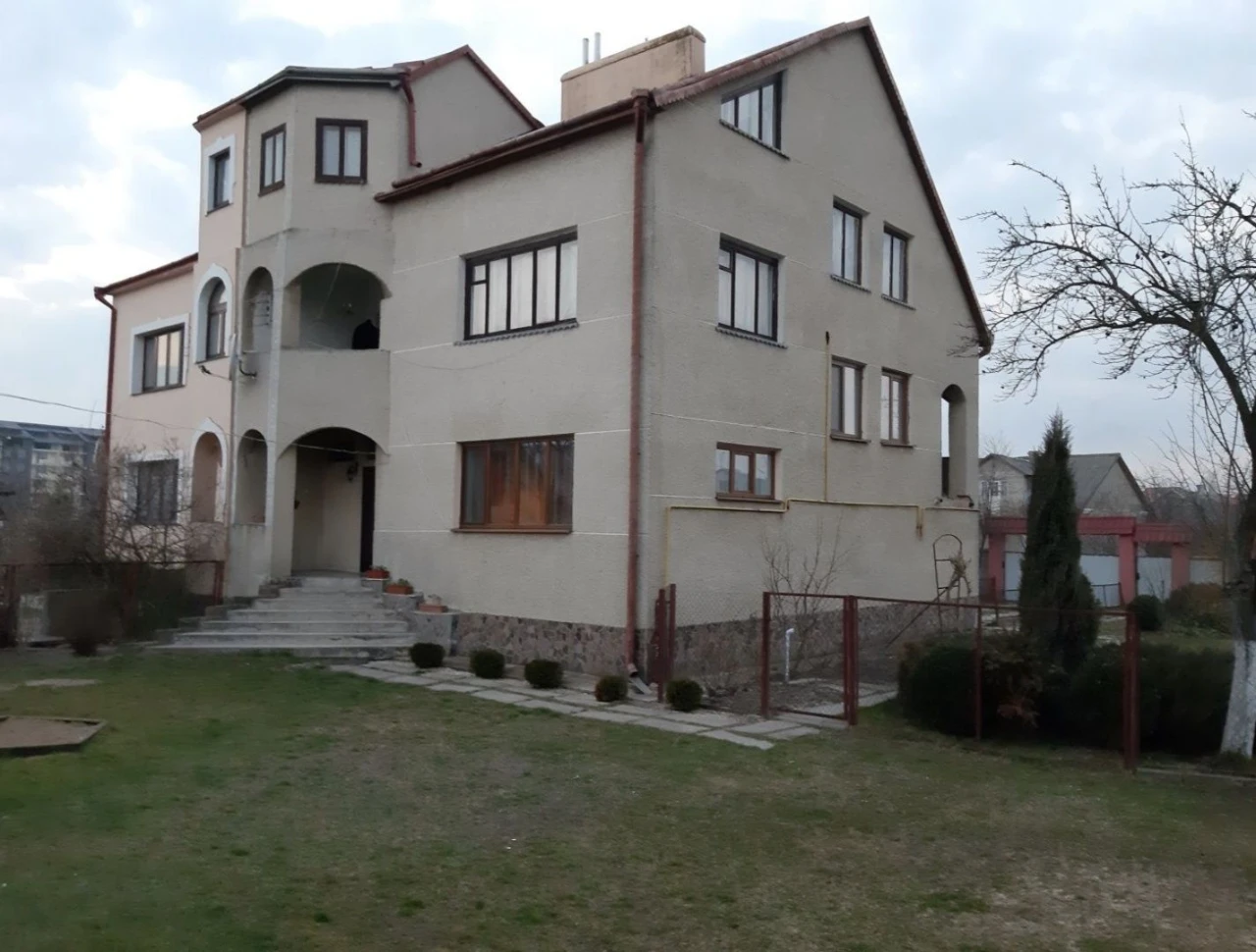 Продам будинок в м.Буську