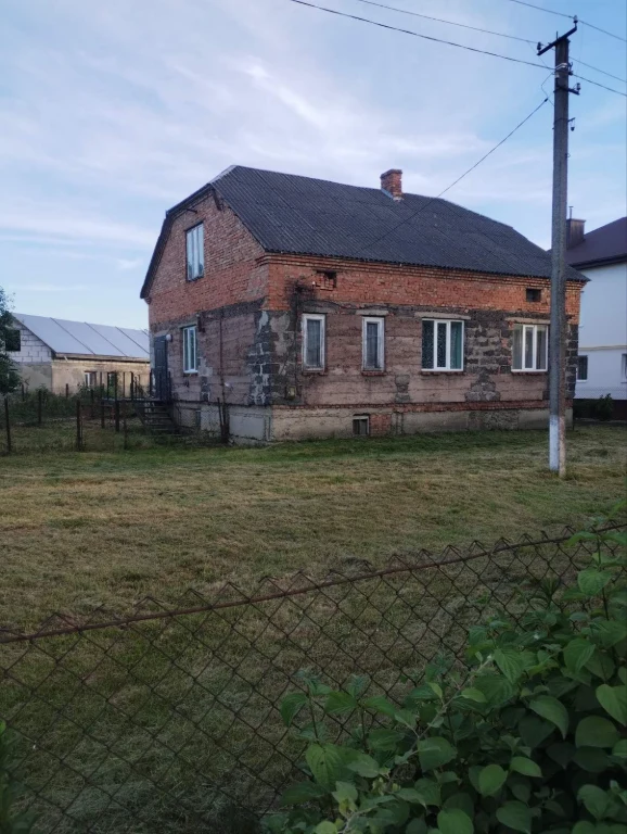 Продаж будинку з приналежною ділянкою