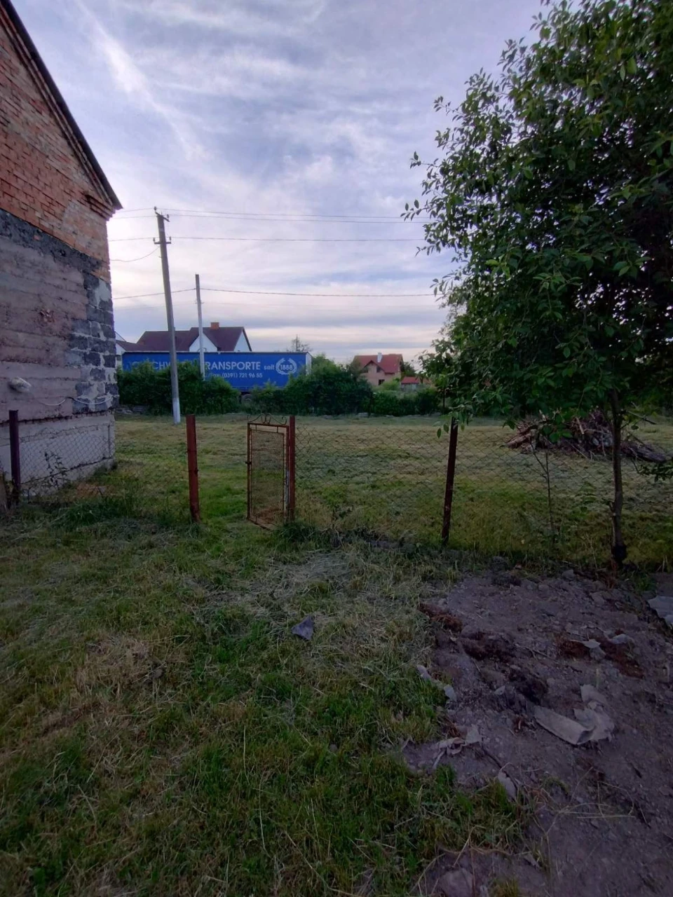 Продаж будинку з приналежною ділянкою