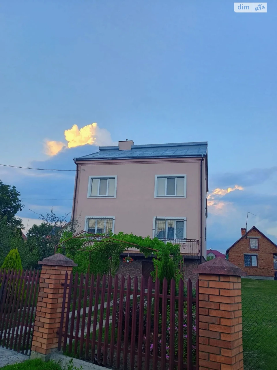 Продаж Дім