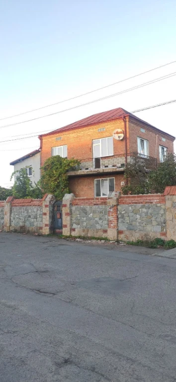 Продаж будинку, Городок