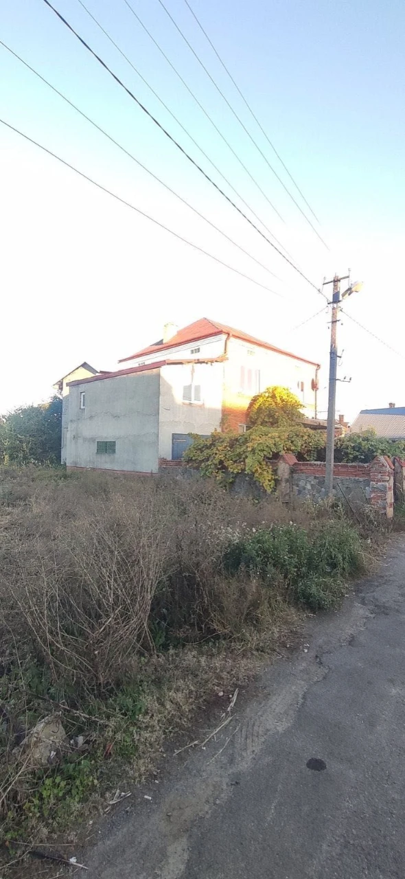 Продаж будинку, Городок