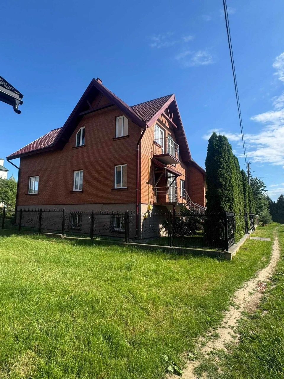Просторий будинок 297 м2 у місті Городок, Львівської області