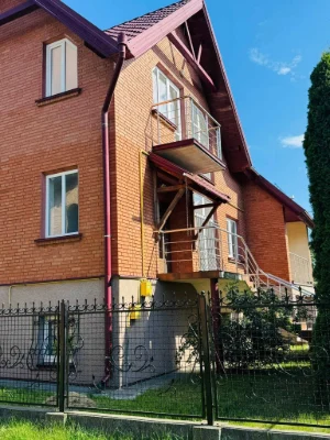 Просторий будинок 297 м2 у місті Городок, Львівської області