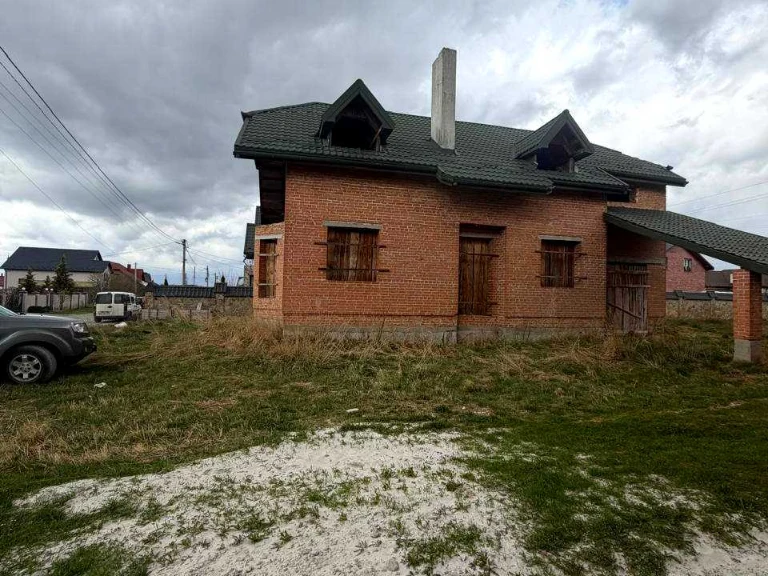 Будинок. Городок, озеркевача