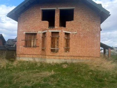 Будинок. Городок, озеркевача