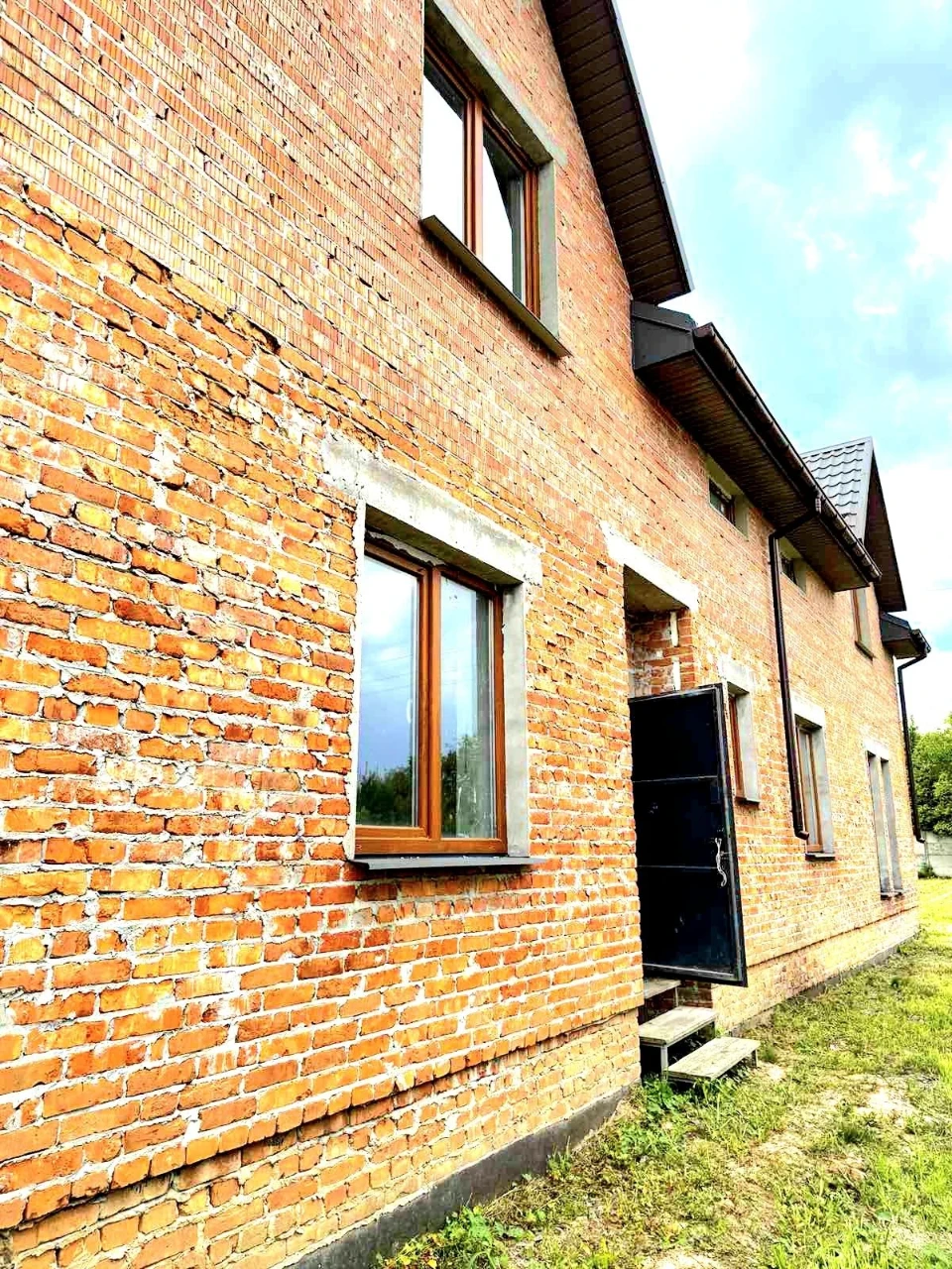 Продається будинок від Львова 30км.місто  Городок