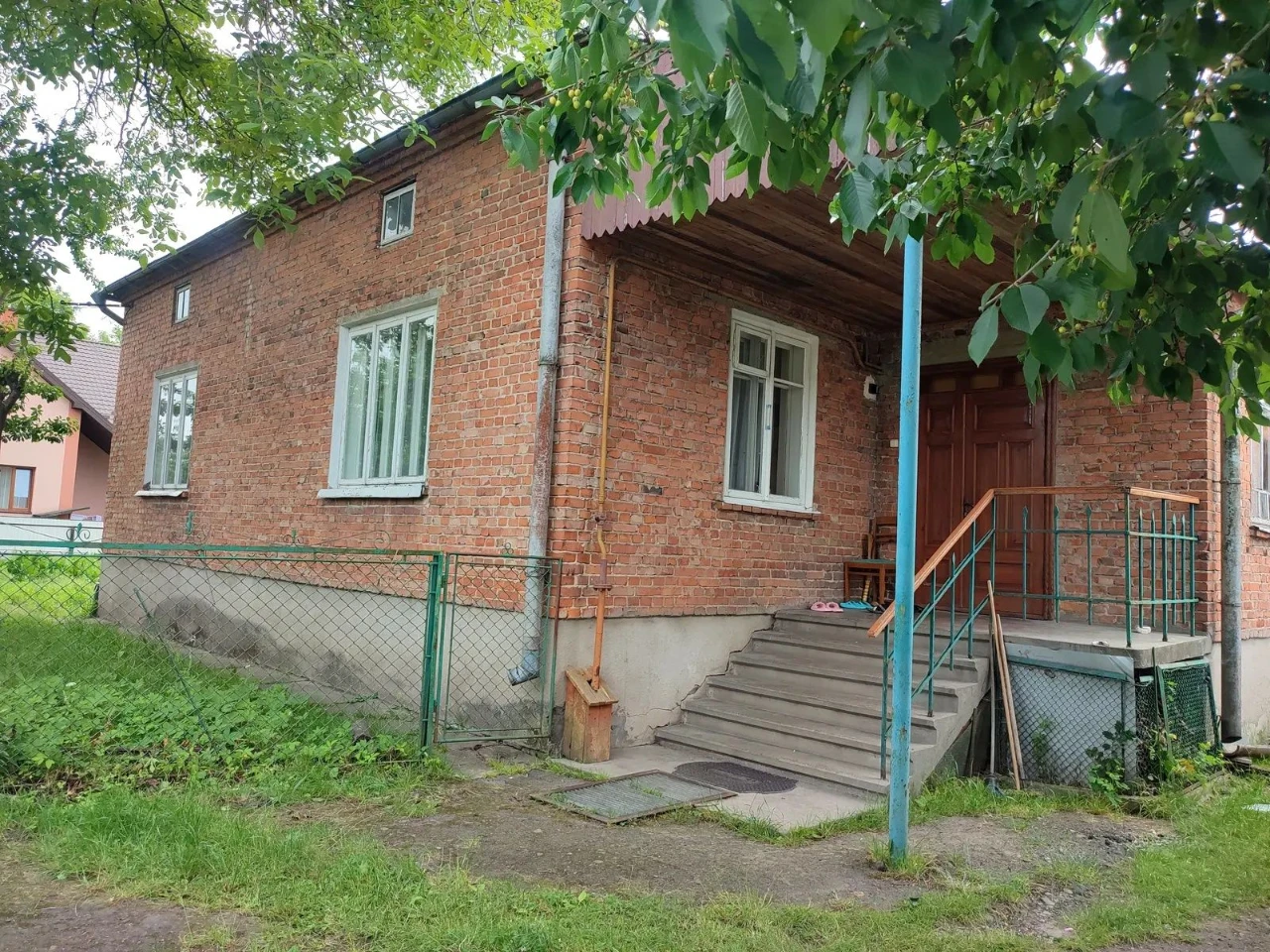 Продаж 4-кімнатного будинку із земельною ділянкою (9 соток)