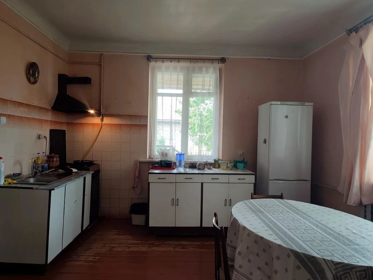Продаж 4-кімнатного будинку із земельною ділянкою (9 соток)