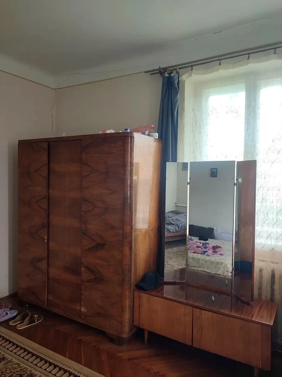 Продаж 4-кімнатного будинку із земельною ділянкою (9 соток)