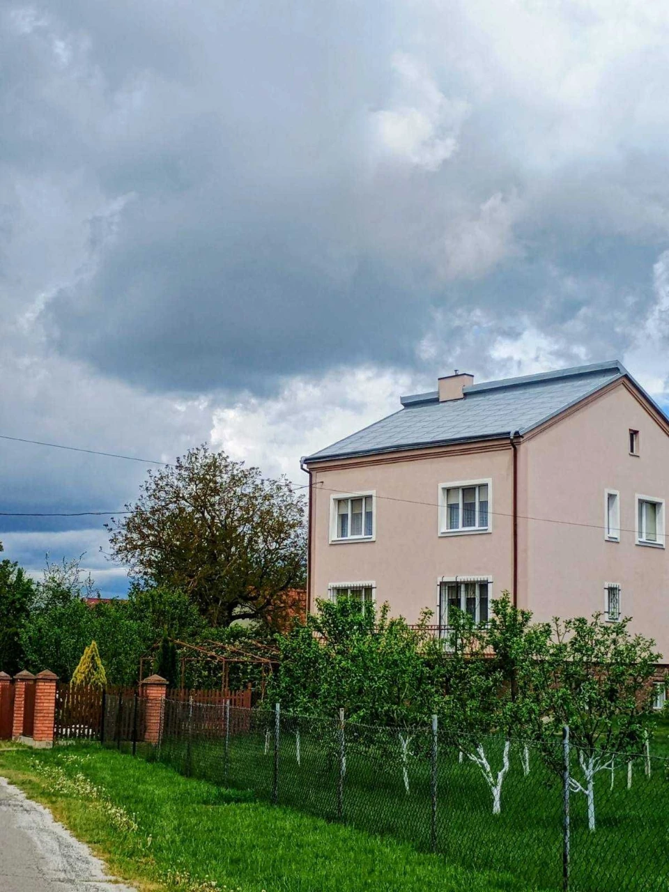Продаж просторого будинку в м. Городок