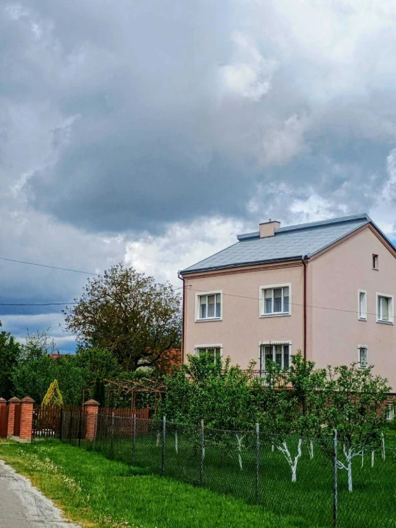 Продаж просторого будинку в м. Городок