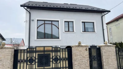 Продається гарний сімейний будинок в кращому районі м. Дрого