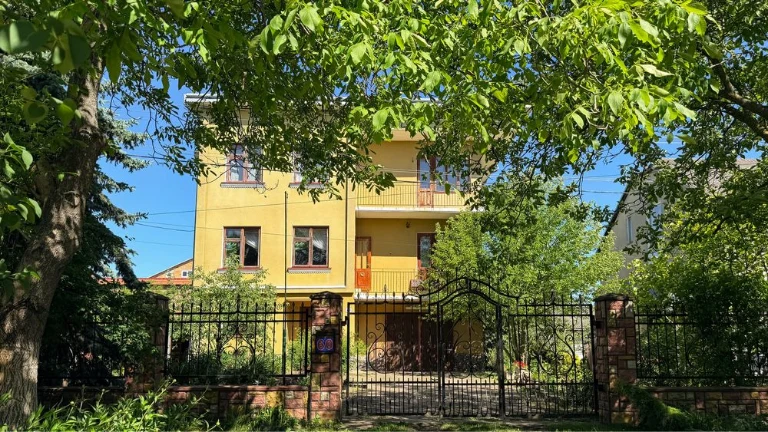 Продається затишний будинок у Дрогобичі, район Шептицького